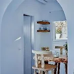 Mykonos Waves House & Aparthotel 4*