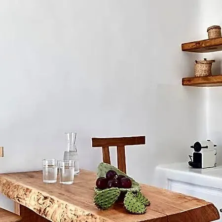 Mykonos Waves House & Aparthotel 4*